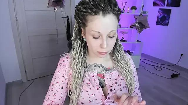 Explore our live girls sluts from our Custom and Multi clubs and checkout exclusive access to highly interactive content, such as shape, hair, titties, pussy type and many more.