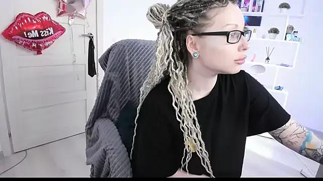 HoneySallyMoore from StripChat is Freechat