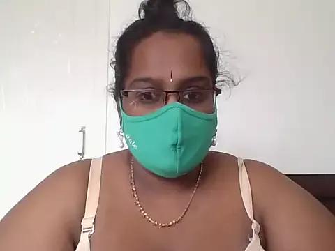 Hootypriya webcams show profile image 