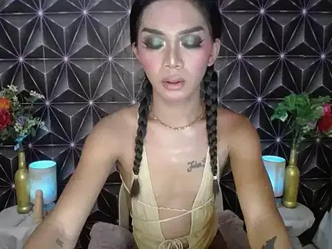 horsecock_isinthehouse from StripChat is Freechat