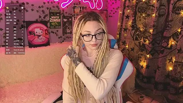 hotbeathoney from StripChat is Freechat