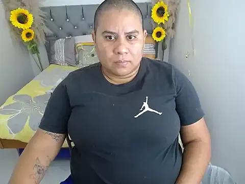 Explore our live girls sluts from our Custom and Multi clubs and checkout exclusive access to highly interactive content, such as shape, hair, titties, pussy type and many more.