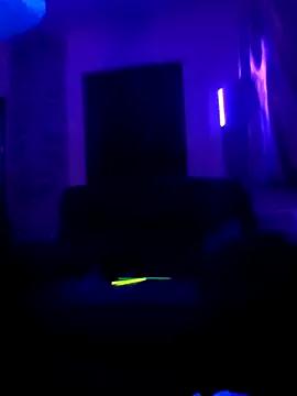 Hotredheadandtoungelasher from StripChat is Freechat