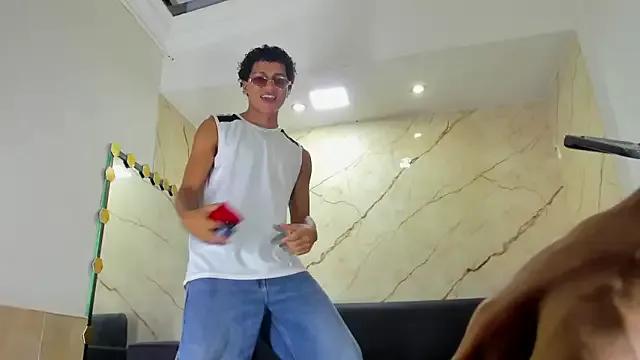 iaandalton from StripChat is Freechat