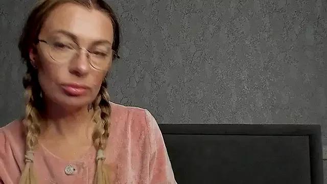 Iam_Moon webcams show profile image 