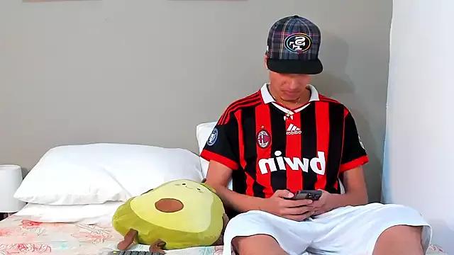 Ian_and_Noah from StripChat is Freechat
