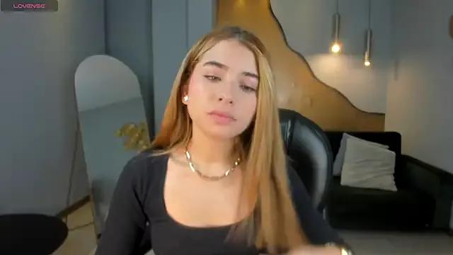 Explore our live girls sluts from our Custom and Multi clubs and checkout exclusive access to highly interactive content, such as shape, hair, titties, pussy type and many more.