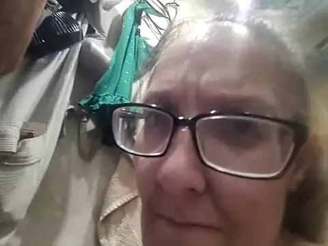ILUV2TUCHMYKITTY from StripChat is Freechat