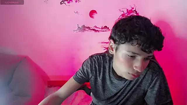 Explore our live girls sluts from our Custom and Multi clubs and checkout exclusive access to highly interactive content, such as shape, hair, titties, pussy type and many more.