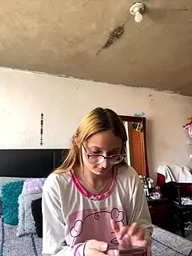 imariahot from StripChat is Freechat