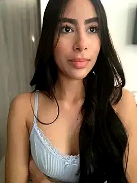 imsaraah from StripChat is Freechat