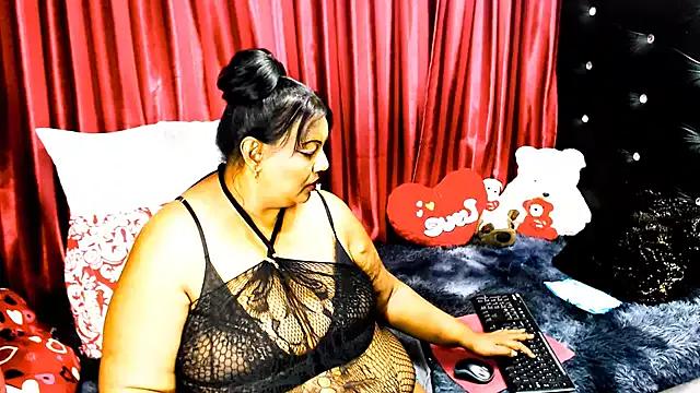 indian_ruby from StripChat