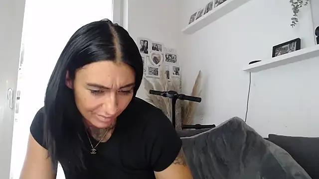 IntiMia from StripChat