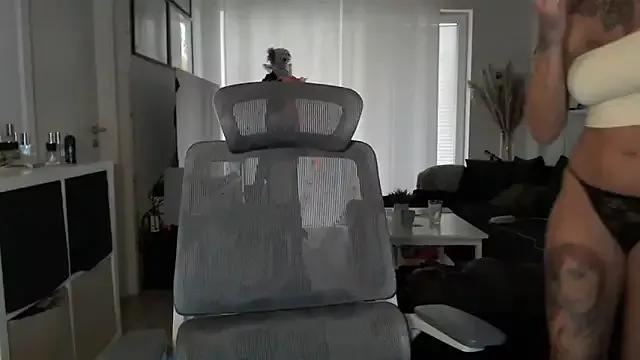 IntiMia from StripChat