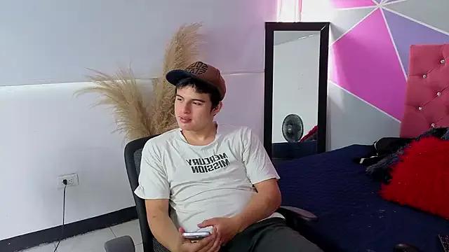 invincible200 from StripChat