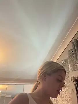 Irish_BarbieMilfx from StripChat