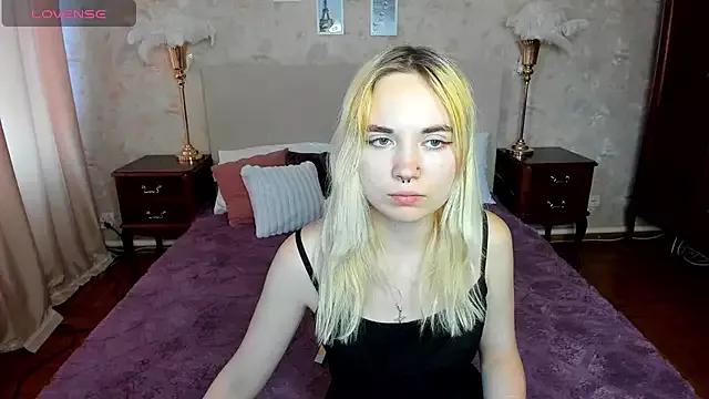 Iriska_mini from StripChat