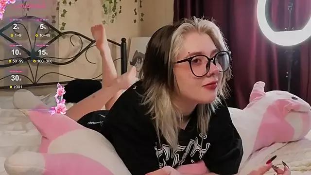 IrisSoCute from StripChat