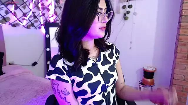 Explore our live girls sluts from our Custom and Multi clubs and checkout exclusive access to highly interactive content, such as shape, hair, titties, pussy type and many more.