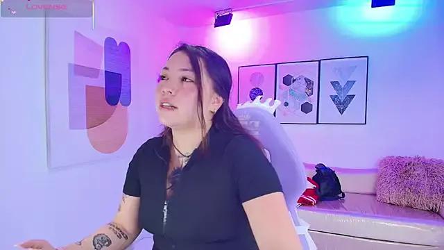 Explore our live girls sluts from our Custom and Multi clubs and checkout exclusive access to highly interactive content, such as shape, hair, titties, pussy type and many more.