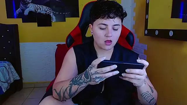 Explore our live girls sluts from our Custom and Multi clubs and checkout exclusive access to highly interactive content, such as shape, hair, titties, pussy type and many more.