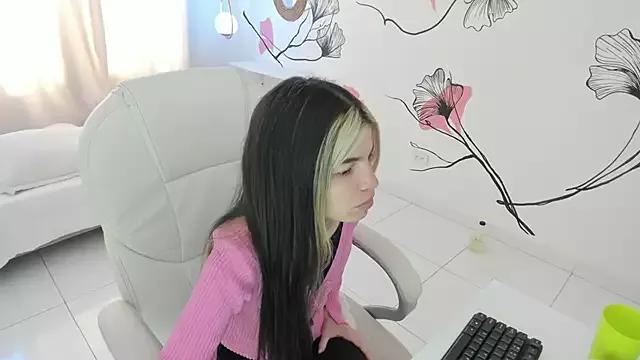 Explore our live girls sluts from our Custom and Multi clubs and checkout exclusive access to highly interactive content, such as shape, hair, titties, pussy type and many more.