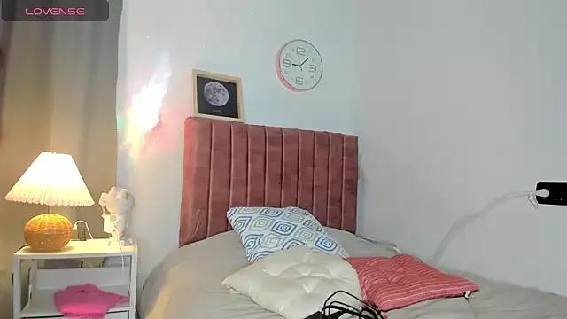 Explore our live girls sluts from our Custom and Multi clubs and checkout exclusive access to highly interactive content, such as shape, hair, titties, pussy type and many more.