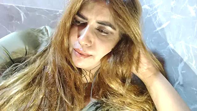 Isabella_Martin from StripChat is Freechat