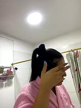 IsabellaJoness_ from StripChat is Freechat