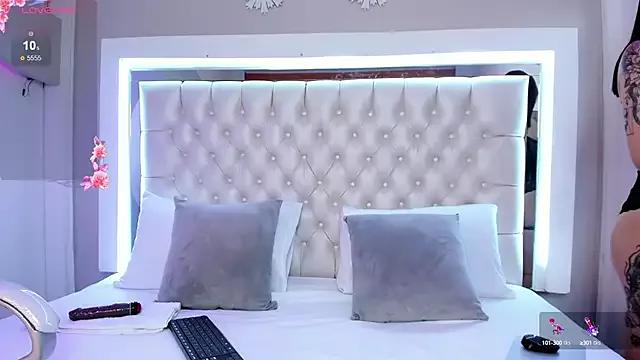Explore our live girls sluts from our Custom and Multi clubs and checkout exclusive access to highly interactive content, such as shape, hair, titties, pussy type and many more.