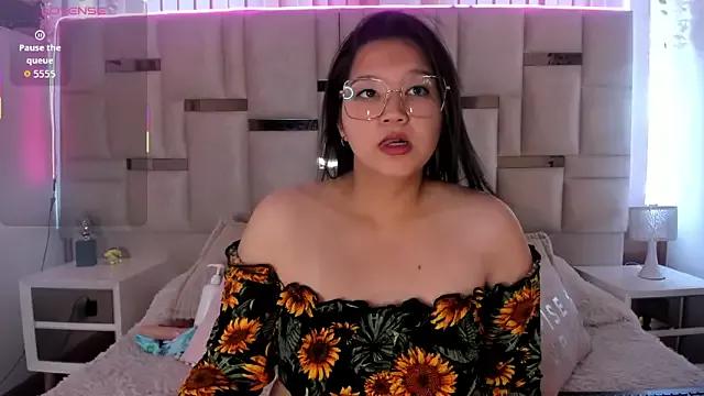 Explore our live girls sluts from our Custom and Multi clubs and checkout exclusive access to highly interactive content, such as shape, hair, titties, pussy type and many more.