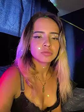 isis_lombardi from StripChat