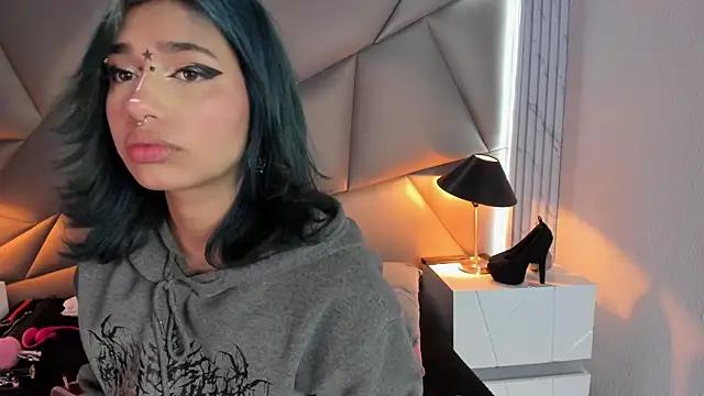 Explore our live girls sluts from our Custom and Multi clubs and checkout exclusive access to highly interactive content, such as shape, hair, titties, pussy type and many more.