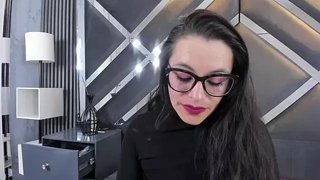 IsisNoir from StripChat