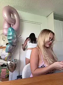 isisxoxx from StripChat