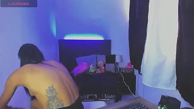 issa_kitty from StripChat