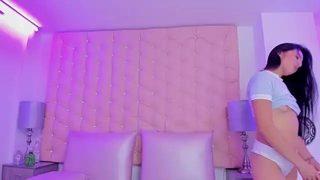 IssabellaLopez from StripChat