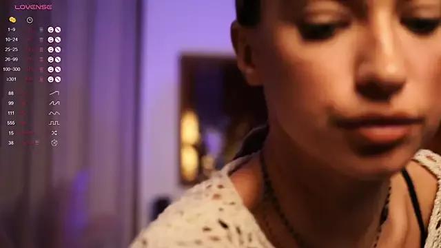 ItalianGirl from StripChat is Freechat