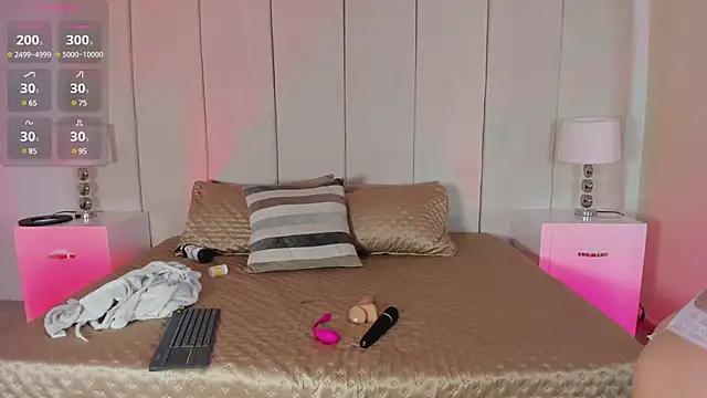 Explore our live girls sluts from our Custom and Multi clubs and checkout exclusive access to highly interactive content, such as shape, hair, titties, pussy type and many more.