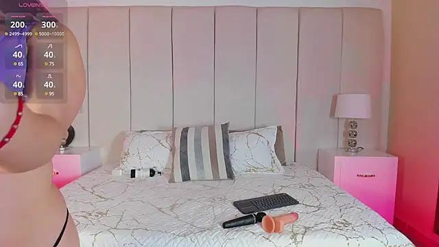 Explore our live girls sluts from our Custom and Multi clubs and checkout exclusive access to highly interactive content, such as shape, hair, titties, pussy type and many more.