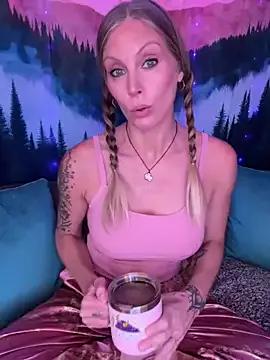 Photos of ItsDanniG from StripChat is Freechat