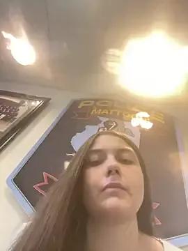 Itzcheyduh webcams show profile image 