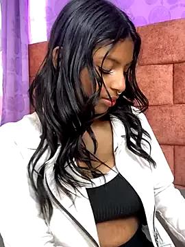 Ivonne_Collins on StripChat