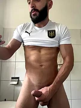 iyourdadyy from StripChat is Freechat