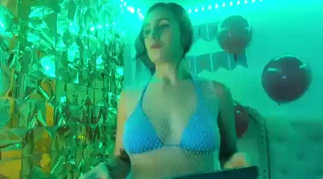 izzy_cum from StripChat