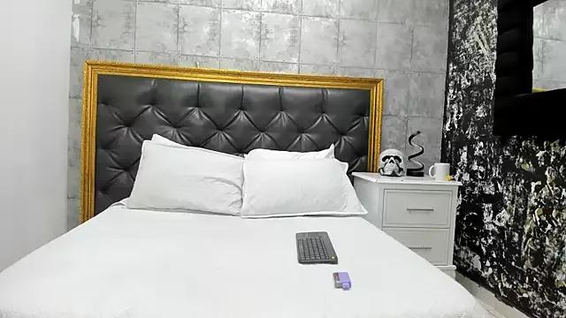 IzzyHilton_ from StripChat