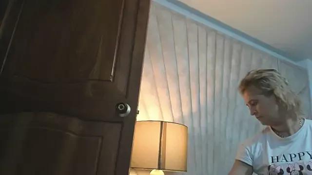 Jade_squirtt from StripChat is Freechat