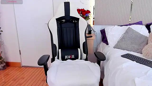 Explore our live girls sluts from our Custom and Multi clubs and checkout exclusive access to highly interactive content, such as shape, hair, titties, pussy type and many more.