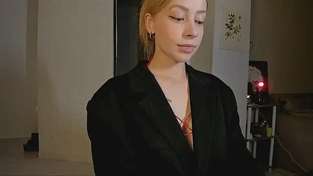 Explore our live girls sluts from our Custom and Multi clubs and checkout exclusive access to highly interactive content, such as shape, hair, titties, pussy type and many more.