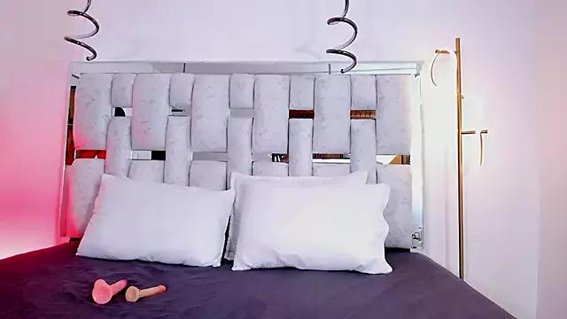 Jasmin_rosse from StripChat is Freechat